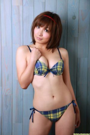 欧美内衣模特代言_高清高清免费观看